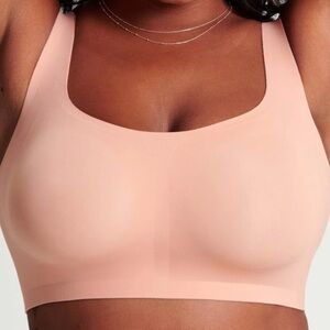 Gorgeous Soft Light Pink Evelyn & Bobbie BOBBIE SCOOP BRA Size L gently worn